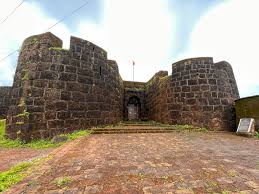 Bankot Fort, Ratnagiri. • First of the references for this fort is found in  Greek traveller Pliny's works in first century AD, where he refers to this  fort as Mandargiri or Mandgor.