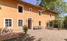 Posizione imbattibile nella periferia di pedreguer in una trama di 3.796 m e una costruzione di 231 m.terreno pianeggiante con casa di 2 piani, la casa ha bisogno di riforme e potrebbe essere una. Casa Di Campagna Con Ampio Giardino In Vendita Nel Monferrato