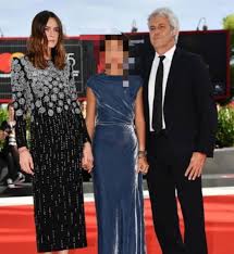 An avid athlete and extreme sport enthusiast, he was nicknamed o' guerriero ('the warrior'). Sophie La Figlia Di Pietro Taricone Per La Prima Volta Sul Red Carpet Con Mamma Kasia E Domenico Procacci E Identica Al Papa