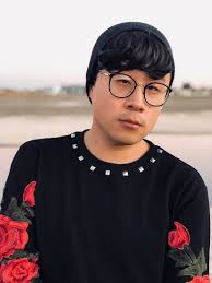 Every rose has its thorn... except me 😇🌷 Happy Friday!