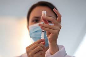Pelo menos 3 mil voluntários participarão da terceira e. Perguntas E Respostas Sobre As Vacinas Coronavac E Astrazeneca Oxford As Vacinas Contra A Covid 19 Aprovadas No Brasil Oferecem Riscos Ainda Terei De Usar A Mascara Atualidade El Pais Brasil