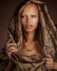 Quick shoot with a borrowed Sony and this beautiful woman! I will never  cheat again R5! . .@the_notorious_bbg_ . .#sonyalpha #photography  #streetphotography #tattoo #girlswithtattoos #asianmodel #modeling  #urbanphotography #graffiti