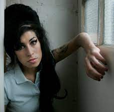 verse / c dm well sometimes i go out by myself and i look across the water c dm and i think of all the things, what you're doing and in my head i paint a picture / chorus / f em 'cos sin. Alkoholvergiftung Amy Winehouse Starb Mit 4 16 Promille Welt