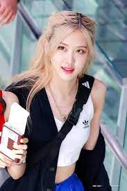 Hourly Rose On Twitter Blackpink Rose Blackpink Fashion Korean Hairstyles Women