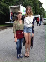 Annie murphy yoga pants : Annie Murphy On Twitter Fashion Celebrities Female Girl Crushes