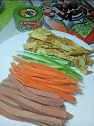 Oleh sebab banyak restoran sushi yang tak declare halal marilah kita buat. Ubahsuai Cara Buat Sushi Ikut Tekak Melayu Dengan Mudah