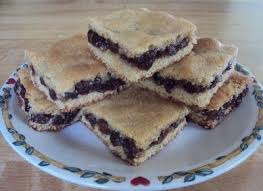 The best oatmeal raisin cookies we've ever made! Flour Me With Love Raisin Filled Cookie Bars Raisin Filled Cookies Filled Cookies Raisin Cookies