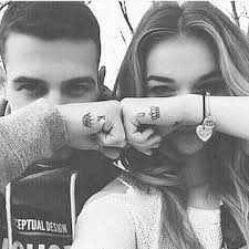 Disenos De Tatuajes De Rey Y Reina Para Hombres Y Mujer Tatuajes De Parejas Tatuajes De Parejas Enamoradas Disenos De Tatuaje Para Parejas