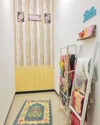 Kalau bukan di ruang keluarga, di mana lagi mereka akan ditempatkan? 27 Gambar Idea Ruang Solat Khas Surau Kecil Di Rumah Ilham Dekorasi