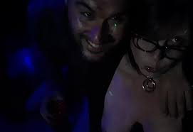 Lisa femelle piccolo video in club privé