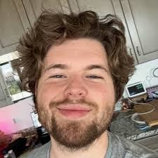 Leann Hays's Instagram, Twitter & Facebook