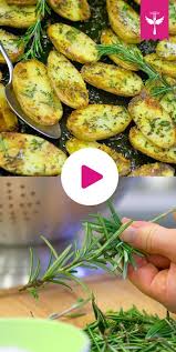 Rosmarinkartoffeln Vom Blech So Geht S Lecker Rosmarinkartoffeln Kartoffelbeilagen Ofenkartoffel Rezept