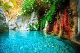 Insa daca e vremea frumoasa, chiar poti sa faci o baie in lacul cald plin de minerale. Pro Tv Cele Mai Frumoase Peisaje Din Lume Locurile Pe Care Trebuie Sa Le Vizitezi