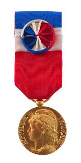 Avant le 15 octobre pour la promotion du 1er janvier; La Prime Liee A La Medaille Du Travail