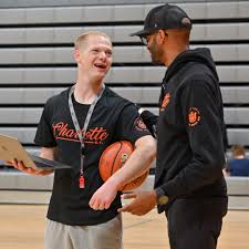 𝘾𝙤𝙖𝙘𝙝 𝙤𝙛 𝙩𝙝𝙚 𝙈𝙤𝙣𝙩𝙝 honors coaches who have been successful 