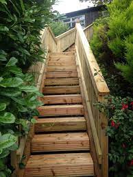 Treppen im garten sind so konzipiert, um höhenunterschiede zu überwinden, aber in der gleichen zeit ein integraler bestandteil. Gartentreppe Holz Gartenideen Mit Treppen