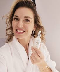 RevitalTrax laat je stralen 🌸✨️ ''Sinds enkele jaren gebruik ik van  Revitaltrax: het collageencomplex, de Q10 dag- en nachtcrème, het Q10 serum  en de Q10 facial oil. Net omdat ik zo tevreden