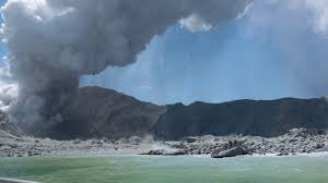 Unfassbare bilder vom fagradalsfjall | vulkanausbruch auf island legt flugverkehr lahm. White Island Tourist Filmt Vulkanausbruch In Neuseeland Youtube