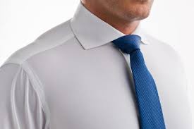 Un col qui se porte à tout moment de la journée. Le Guide De Col De Chemise Italien Francais Anglais