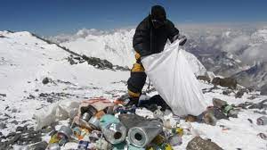 At an elevation of 8,848.13 meters, mount everest, or mount qomolangma is the main peak of the himalayas. Mount Everest Endliches Eis Gibt Leichen Frei Panorama Sz De