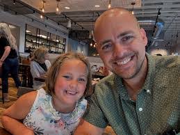 Derrick Crabtree's Instagram, Twitter & Facebook