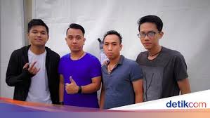 Check spelling or type a new query. Fakta Menarik Salah Apa Aku Lagu Populer Yang Trending Di Youtube