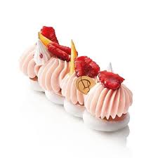 Ew Pavlova From Chef Fabienlemoal Crispy French Meringue Homemade Raspberry Jam Homemade Peach And Fresh Ver Desserts French Desserts French Desserts Cake