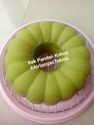 Untuk kek pandan kukus yang gebu ni, saya tukarkan gandum / soda bikarbonat kepada self raising flour. Kek Pandan Kukus Bahan A 1 Cwn Resepi Rozita Che Wan Facebook