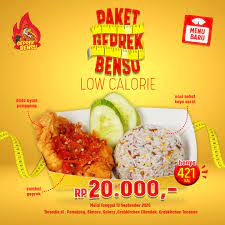 Sudah banyak penjual yang menawarkan menu ayam geprek dengan berbagai kreasi termasuk menambahkan topping di atasnya. Ayam Geprek Bensu Kalori