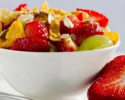 Salade De Fruits Rassasiante Aux Petales De Mais Et Flocons D Avoine Recette Recette Salade De Fruits Salade De Fruits Salade De Fruits Facile