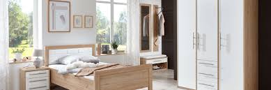 Bei der fensterdekoration sind gardinnen besonders beliebt. Das Perfekte Schlafzimmer Mit Der Perfekten Planung Zum Optimalen Stauraum