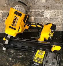 Like New Dewalt 21 Degree Framing Nailer Never Used Comes With Battery And Charger Framing Nailers Dewalt Nailer
