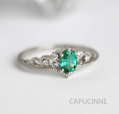 Jacqueline 0.4 ct Oval Emerald Diamond Ring – Vintage Ring | Capucinne