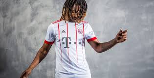 This is the new bayern 3rd kit 2013/14, fc bayern's new european/ucl jersey for the forthcoming season.bayern are of course the holders of the current champions league crown, having beaten compatriots borussia dortmund in the final of last season's tournament at wembley. Bayern Munchen Bekommt Neues 3 Trikot