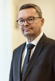 DIE GROSSE KIRCHE: AB SOFORT IN JEDER AUSGABE