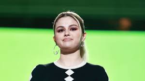 Da ihre mutter theaterschauspielerin war, kam selena frühzeitig mit der schauspielerei in berührung und wurde bereits im alter von zehn jahren bei einem talentwettbewerb entdeckt. Selena Gomez Promiflash De