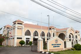 Majlis yang membawa tema perpaduan nadi transformasi negara bermula pada pukul 9.00 malam disertai. Semporna District Wikipedia