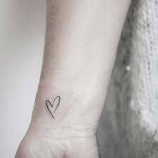 I have seen a tiny tattoo go very bad recently because they tried to fit too many lines and colors into a space the size of a dime. 23 Super Cute Heart Tattoos For Girls Tattooart Tattoodesigns Hearttattoo Tiny Heart Tattoos Tiny Tattoos For Girls Small Heart Tattoos