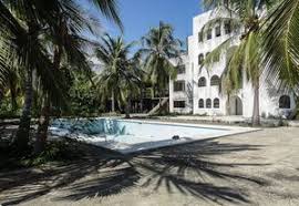 Photos Of Colombian Drug Lord Pablo Escobar S Abandoned Private Island Pablo Escobar Pablo Escobar House Mansions