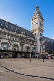 Profitez de votre transport toute l'année et embarquez dans un véhicule de transport haut de gamme station taxi gare de lyon qui vous permettra d'atteindre les gares et aéroports de paris en un temps record. Exterior View Of The Historic Gare De Lyon Train Station In Paris France 2010476 Stock Photo At Vecteezy