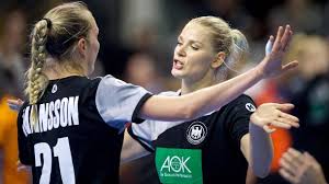 Mit nadja nadgornaja (schwanger), xenia smits und shenia minevskaya (beide verletzt) fallen gleich drei etablierte rückraumkräfte aus. Handball Wm So Ticken Die Dhb Frauen