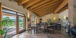 Una casa di campagna con veranda o terrazza è il sogno di quasi tutti gli abitanti delle città. Le Case Di Campagna