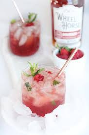 Ring in christmas and new year's eve with these easy christmas cocktails that are these 12 christmas drink recipes are easy to make & are sure to spread holiday cheer! Raspberry Bourbon Smash Cocktail Xoxobella