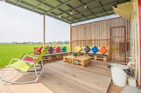 Lot 11126, jalan tali air 4, 45400 sekinchan, selangor, malaysia. Rasai Pengalaman Tidur Dikelilingi Pemandangan Sawah Di Sekinchan Padi Box Homestay Outdoor Furniture Sets Budget Hotel Outdoor Decor