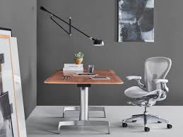 While this means it isn't a particularly flashy chair, it also ensures that it looks great regardless of the surrounding décor. Herman Miller Aeron Size Chart And Model Comparison Classic Vs New