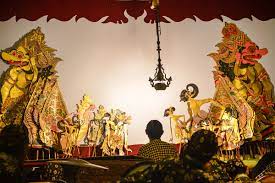 While these carefully handcrafted puppets vary in size, shape and style, two principal types prevail: Die Faszinierenden Wayang Kulit Schattenspiele Auf Java Und Bali Indonesia Travel