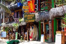 Montañita, un fabuloso pueblo ecuatoriano que incluye cerro, vegetación y  un vistoso valle con playas para surfear – Músicas del mundo