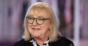 Travis Kelce's mom says it's too soon to say if her son and Taylor Swift  are in a 'budding romance' : r/GaylorSwift