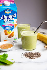 The sweet and tangy mangoes add a tropical vibe while the chia adds some fiber, proteins and healthy fats to it. Simple Low Sugar Green Smoothie From Scratch Fast