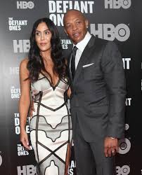 John barrowman's kissed this woman's arm while he wearing lipstick, and she made the kiss print 8yr · deleted. Dr Dre Frau Nicole Jung Dateien Fur Die Scheidung Nach 24 Jahren Ehe Aktuelle Boulevard Nachrichten Und Fotogalerien Zu Stars Sternchen